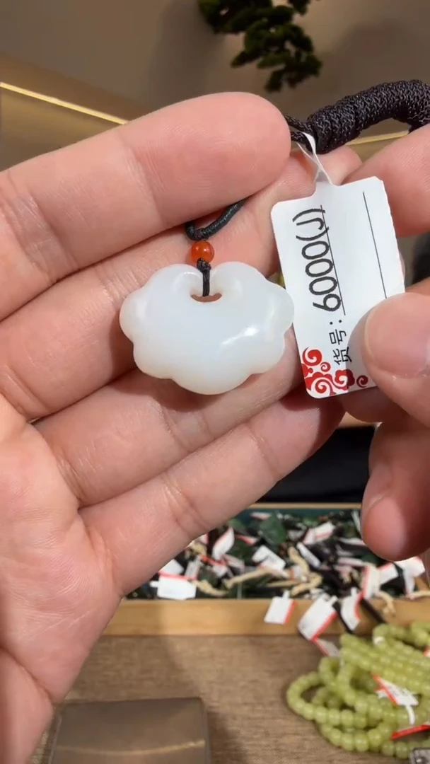 颈饰未镶嵌和田玉J