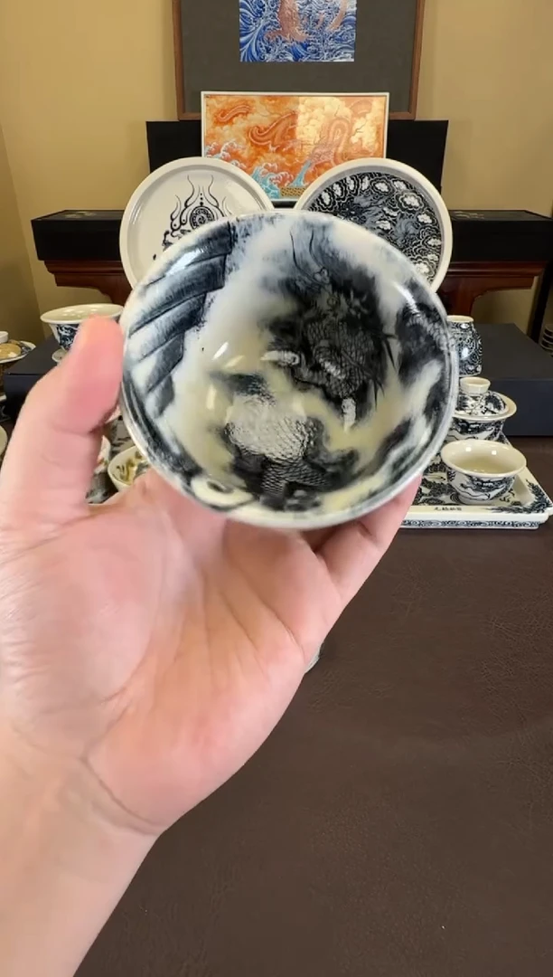 二号釉水墨三龙压手杯
