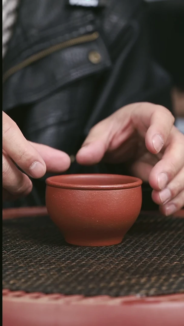 【闪购商品】紫砂红降坡碗杯150CC///////