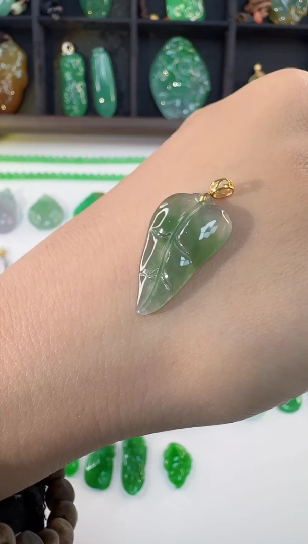颈饰18K金镶嵌翡翠缅甸A货翡翠