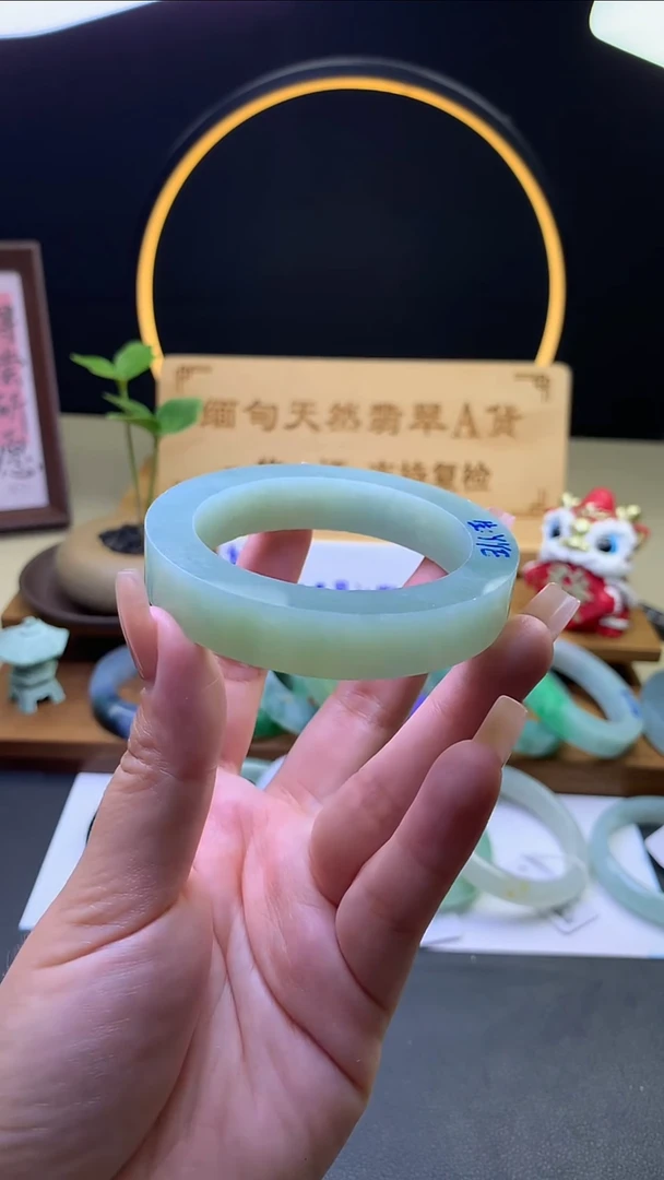 未镶嵌翡翠手镯定制定制翡翠翡翠手镯定制