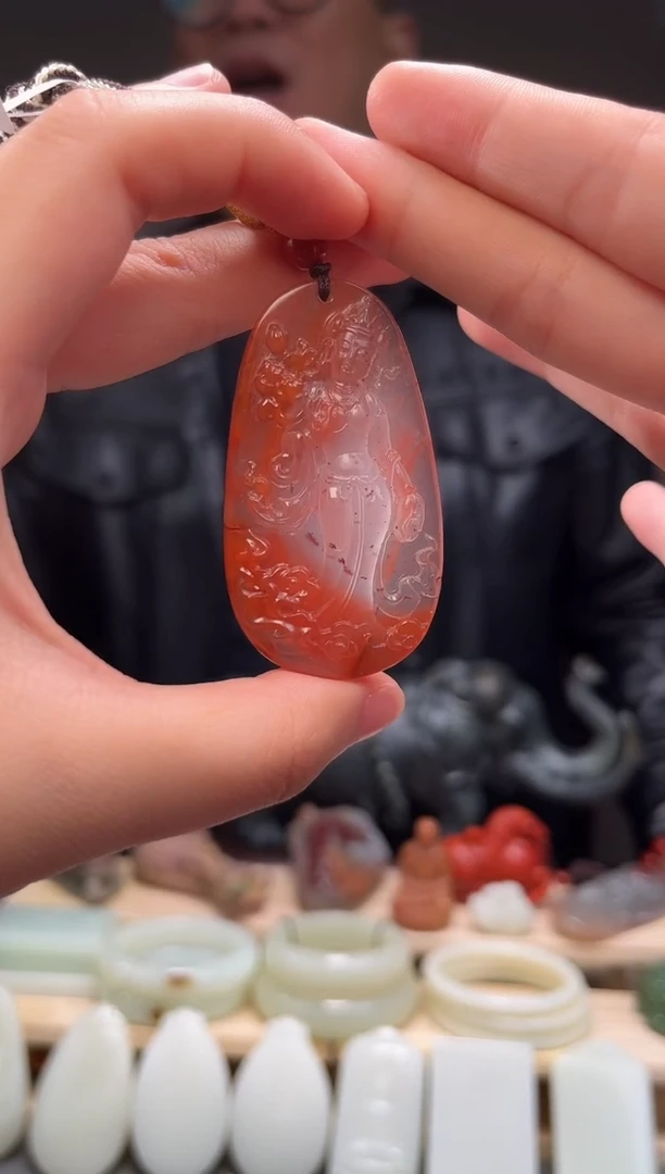 颈饰未镶嵌南红玛瑙吊坠