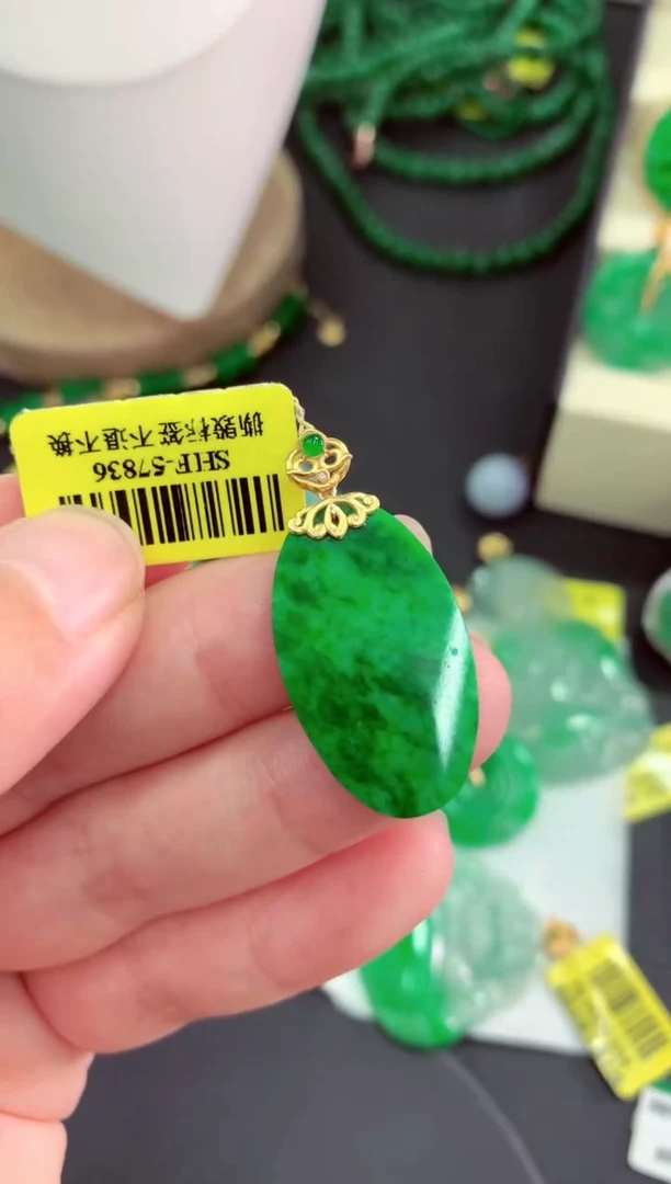 吊坠(不含链)18K金镶嵌翡翠挂件