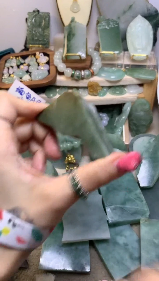翡翠挂件未镶嵌 缅甸A货翡翠，没有运费险