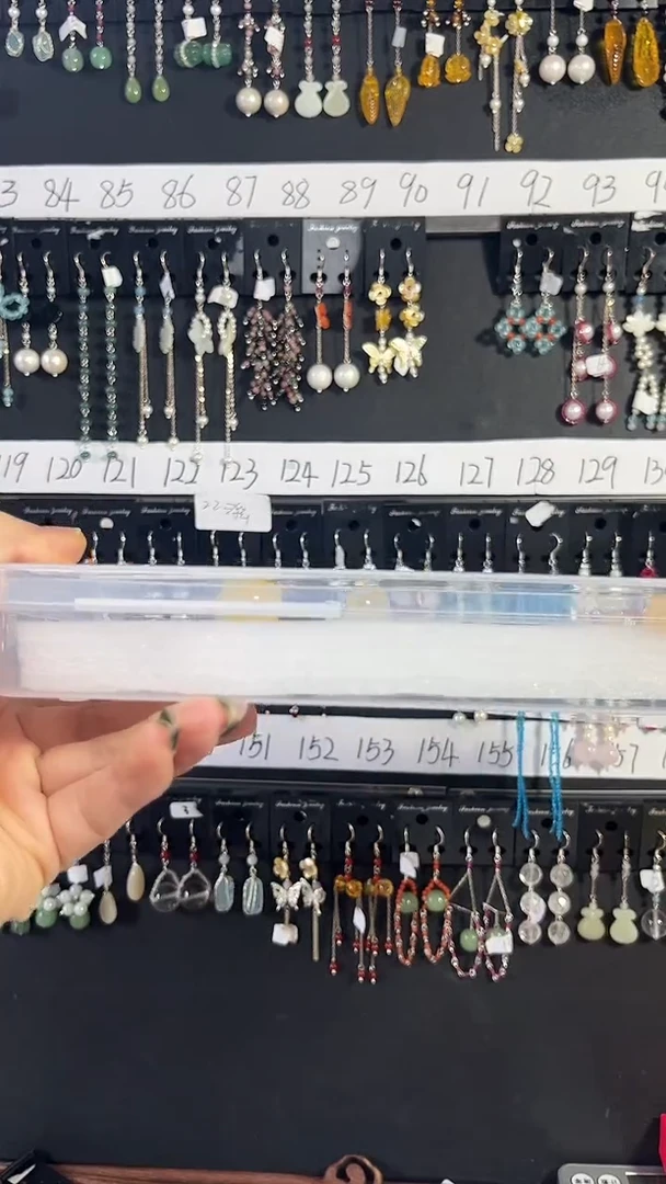 未镶嵌翡翠耳饰淡***? 淡漠浮云