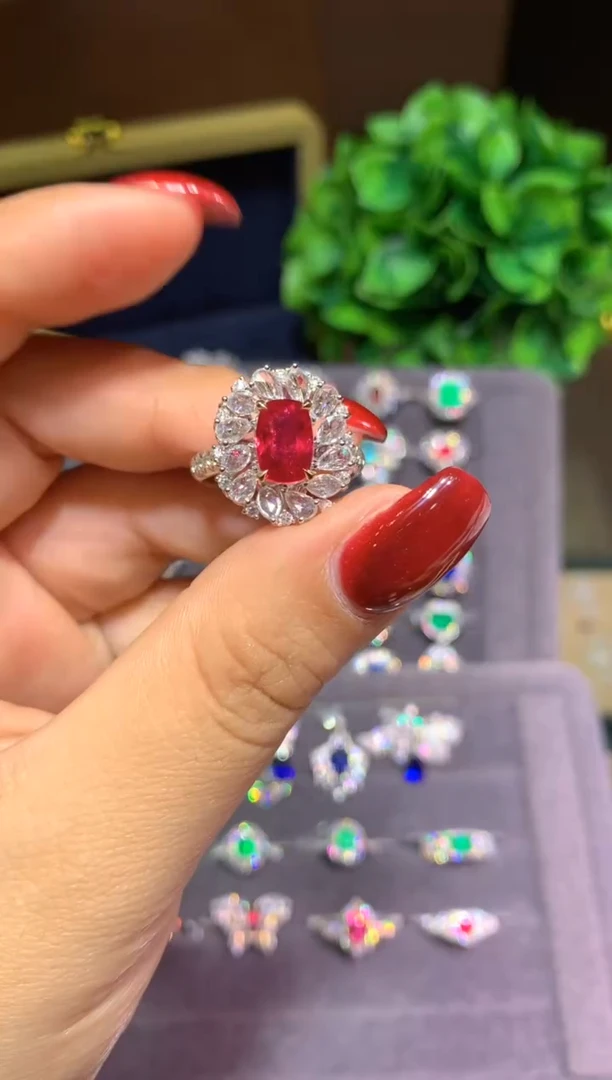 18K金镶嵌戒指红宝石2.01ct