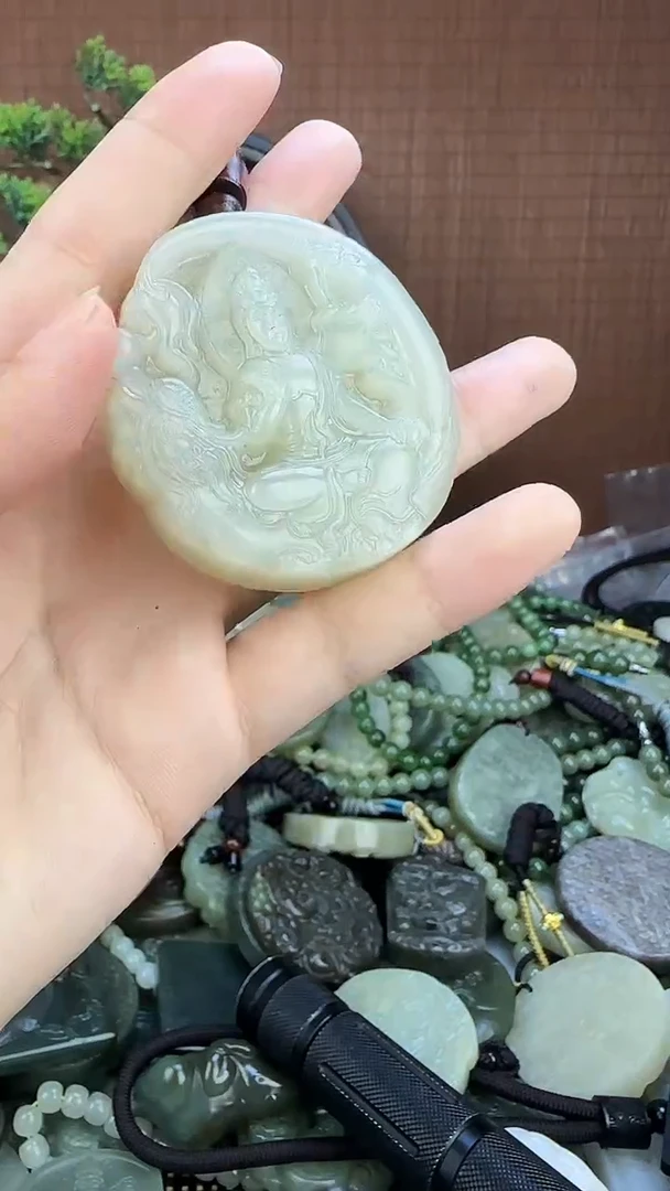 和田玉未镶嵌颈饰1