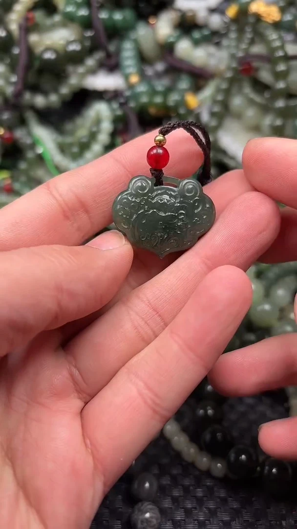 颈饰未镶嵌和田玉1