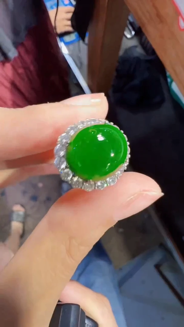 未镶嵌定制翡翠翡翠A货有轻微色差属于正常现象，戒指多样性发货1