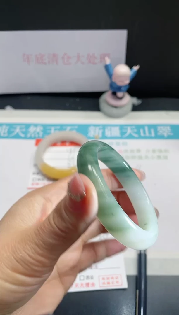 【闪购商品】石英质玉手镯未镶嵌190