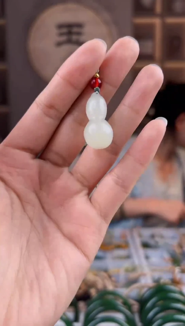 颈饰未镶嵌和田玉拍一发一，拍一发一