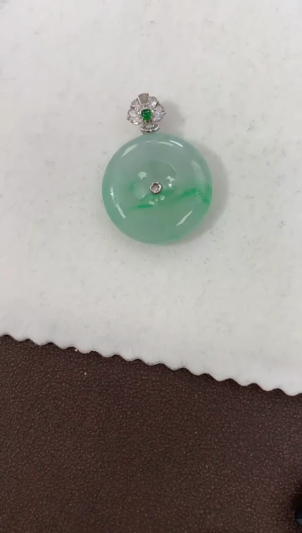 翡翠18K金镶嵌颈饰天然缅甸a货翡翠