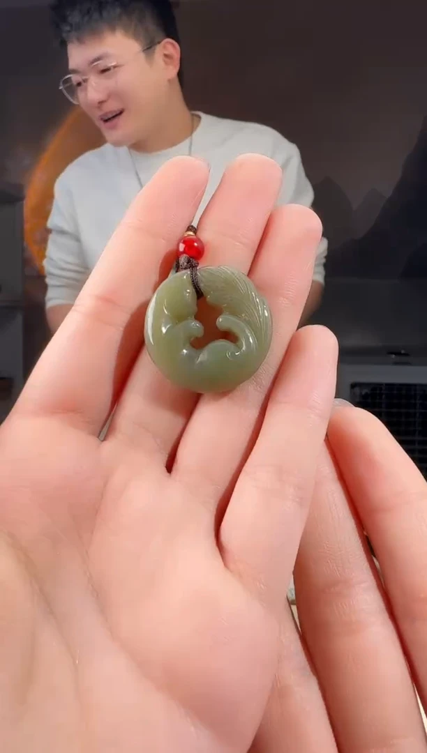 颈饰未镶嵌和田玉九尾狐