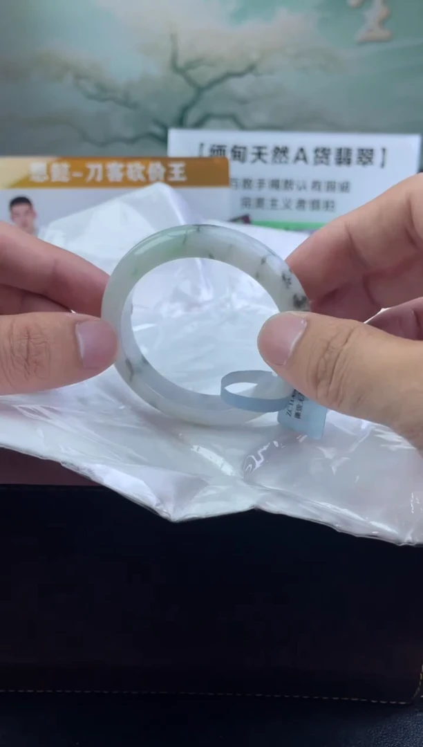 翡翠手镯未镶嵌7