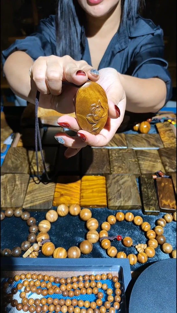 金丝楠《燊若坊》：金丝楠木小叶桢楠莲花1