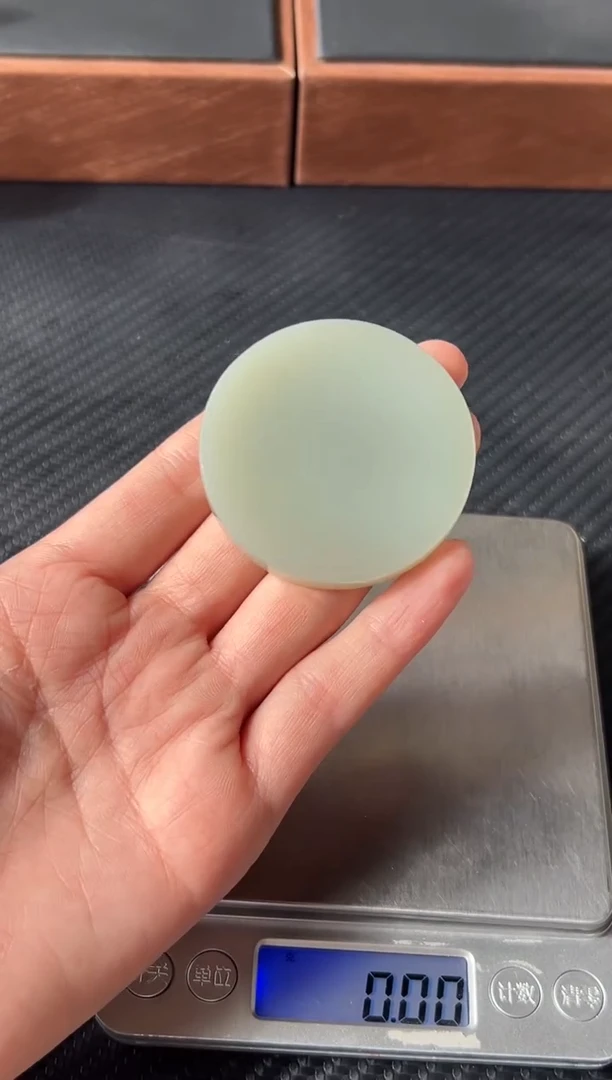 和田玉未镶嵌吊坠(不含链)且末微色差近矿镯芯