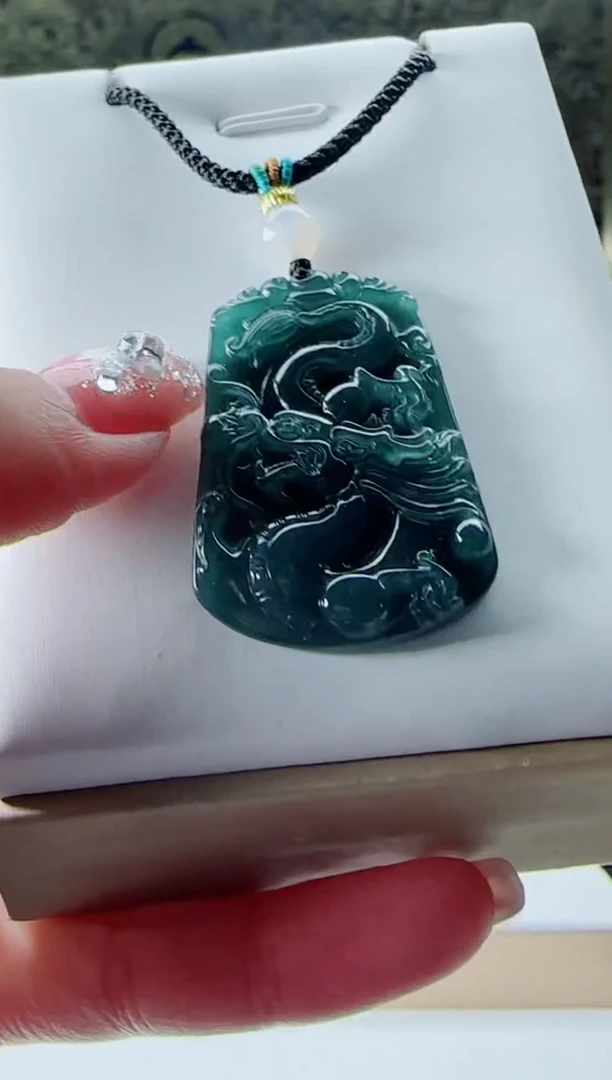 【闪购商品】翡翠颈饰未镶嵌小龙多样性随机一件发货