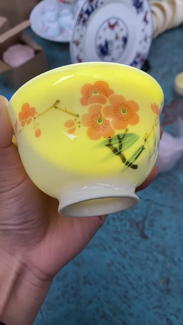 摆件陶黄稀土翠竹红梅压手杯
