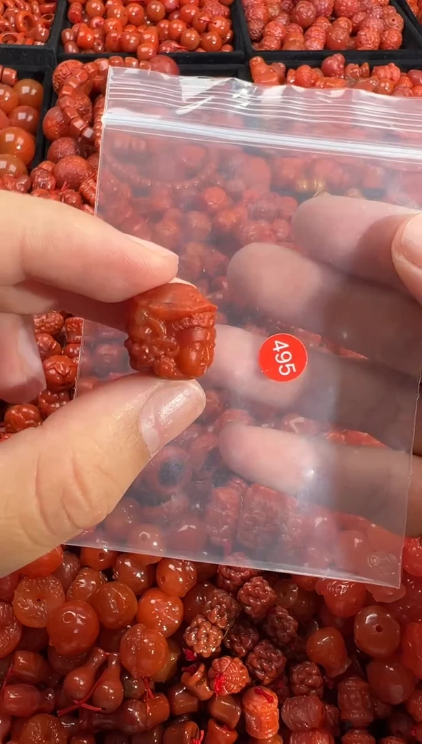 南红玛瑙未镶嵌颈饰1