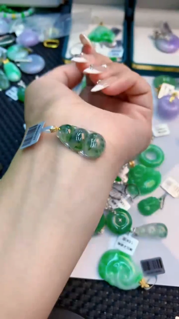 翡翠18K金镶嵌吊坠(不含链)1