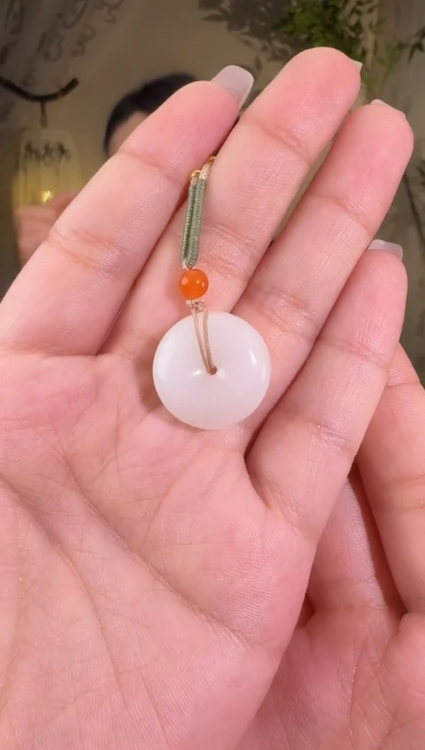 和田玉未镶嵌颈饰扣 p