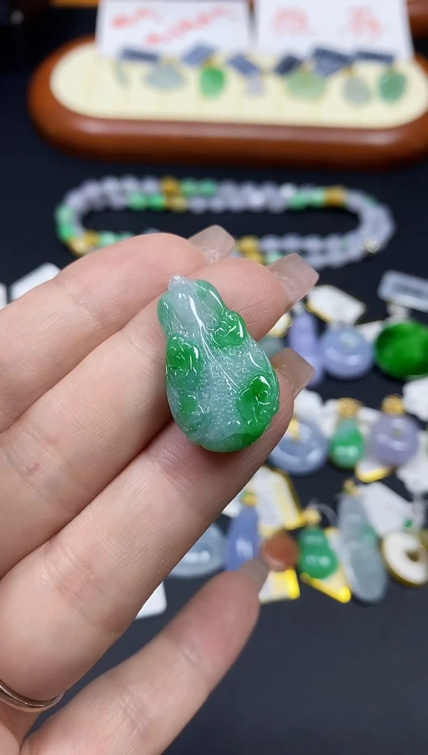 吊坠(不含链)未镶嵌翡翠白菜@@CMT确认签收后配金扣头