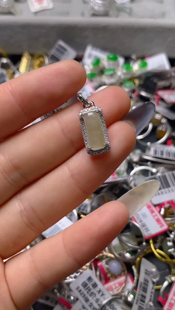 银S925镶嵌戒指翡翠百内无证书