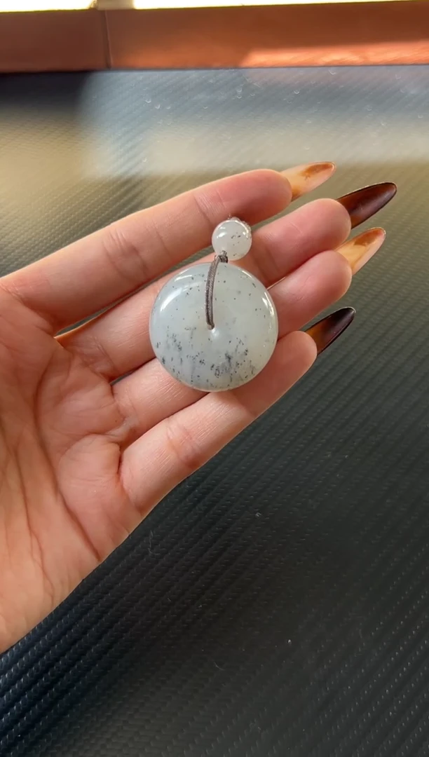 吊坠(赠链)未镶嵌和田玉和田黑山微色差平安扣M