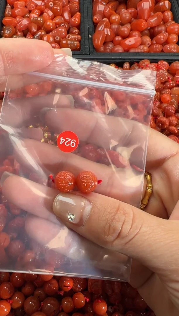 【闪购商品】南红玛瑙颈饰未镶嵌1