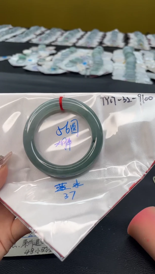 未镶嵌手镯翡翠翡翠手镯