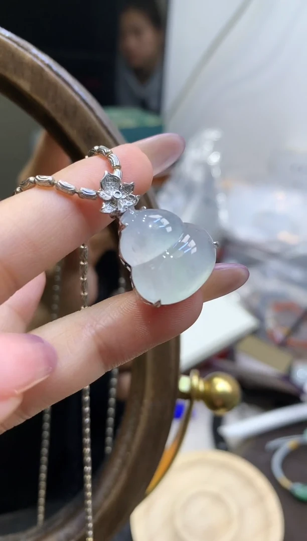 18K金镶嵌挂件翡翠葫芦不含链