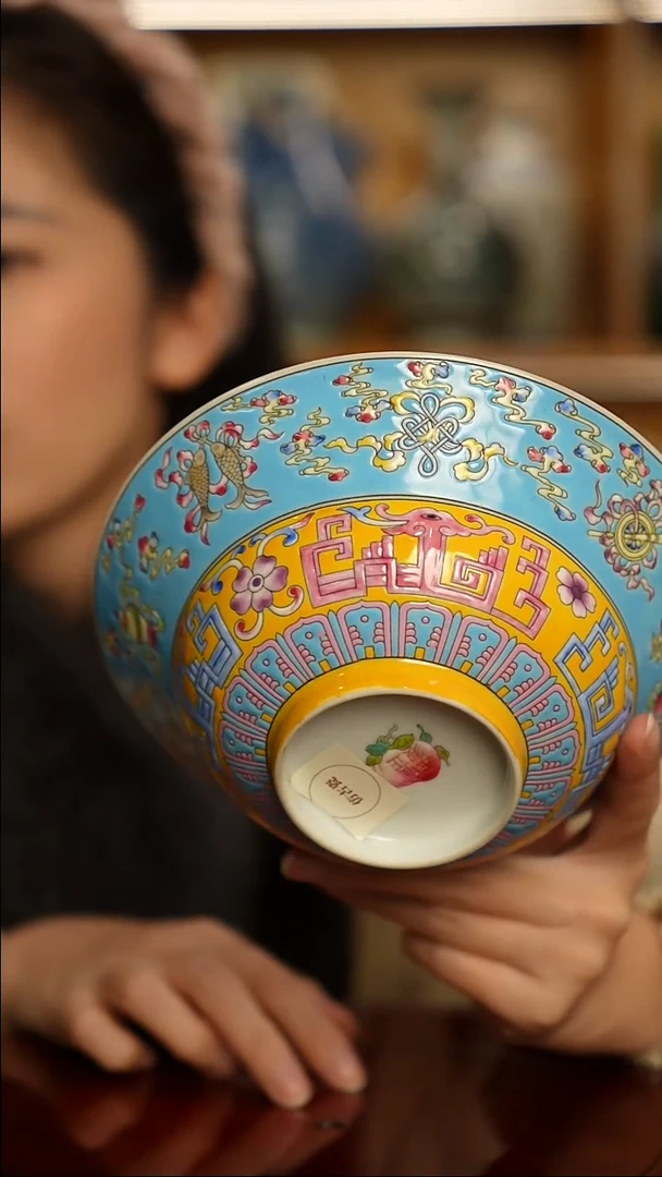 仿清瓷粉彩折腰碗一只