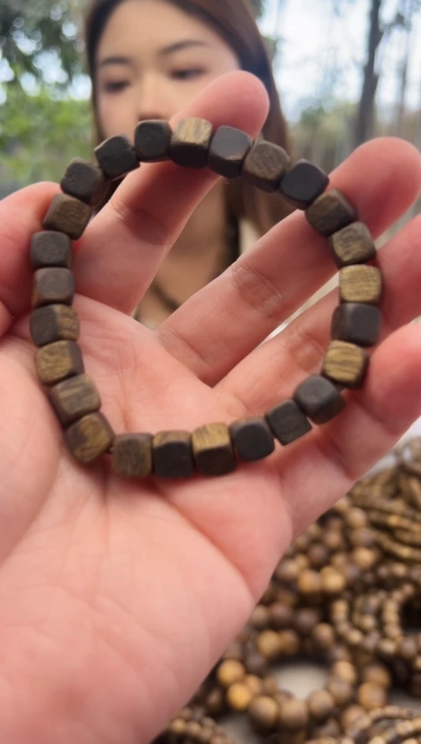 【闪购商品】沉香手串奇楠沉水浮张勺子单圈方珠0.8多样性发一