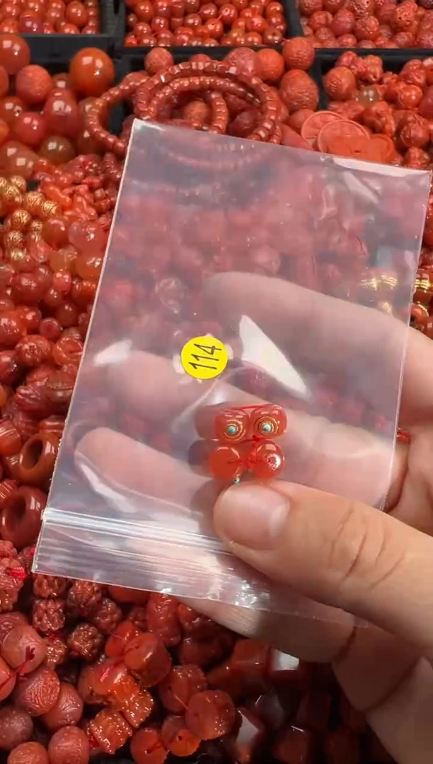 南红玛瑙未镶嵌颈饰1