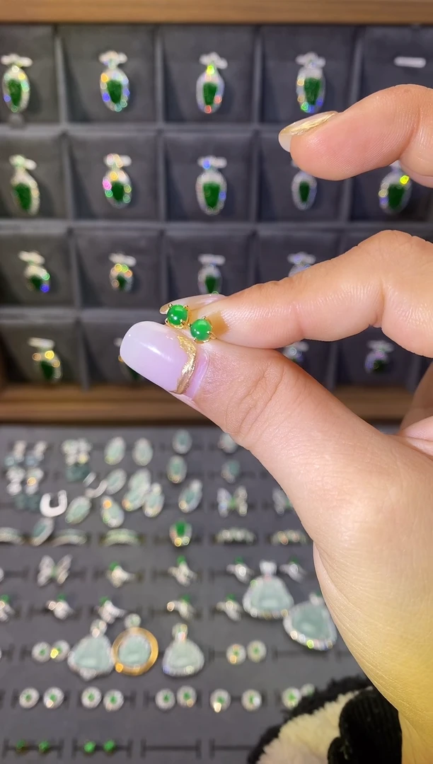 【闪购商品】翡翠戒指银S925镶嵌天然A货满绿翡翠耳钉