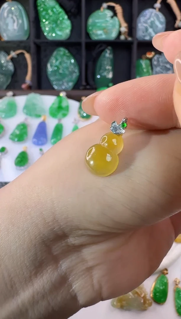 颈饰18K金镶嵌翡翠缅甸A货翡翠