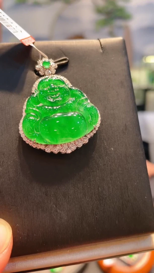 翡翠18K金镶嵌颈饰翡翠38