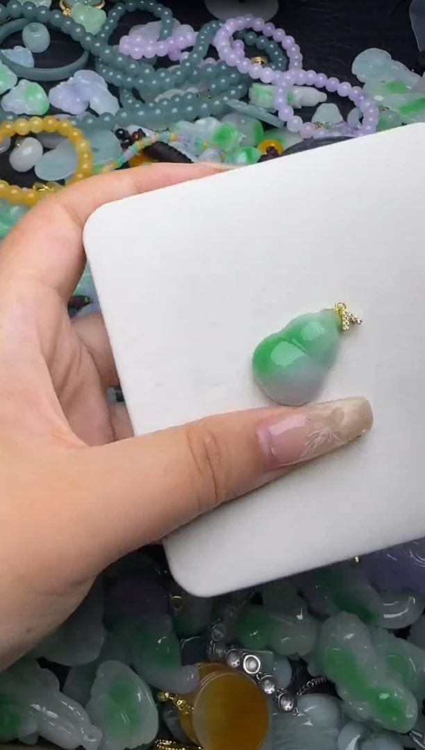 翡翠未镶嵌颈饰天然缅甸翡翠吊坠