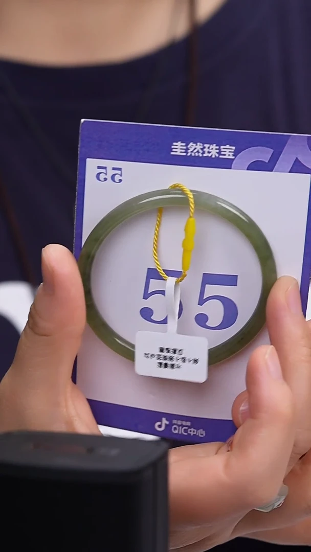 和田玉手镯未镶嵌-311