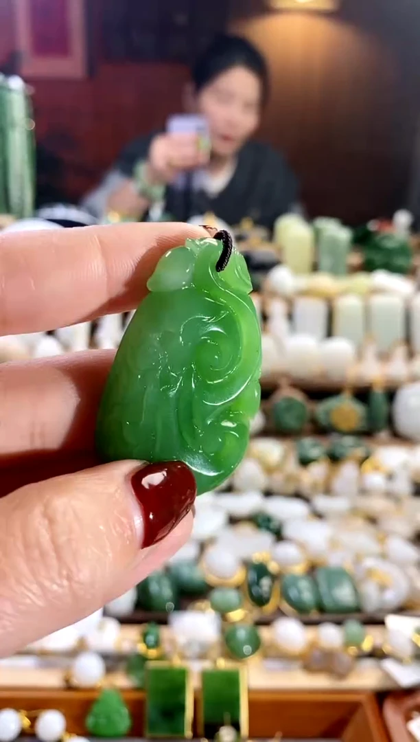 【闪购商品】和田玉吊坠未镶嵌。