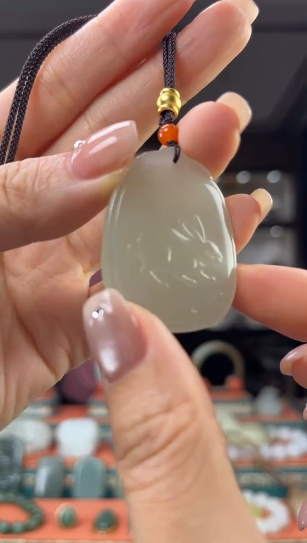 和田玉未镶嵌颈饰佩佩