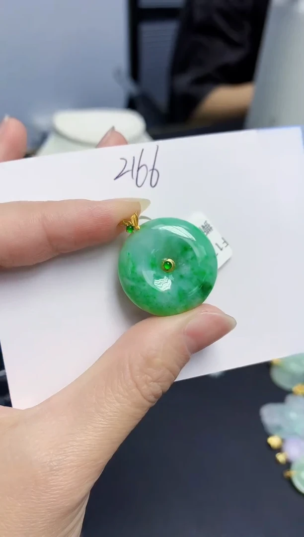 翡翠18K金镶嵌颈饰111111111111