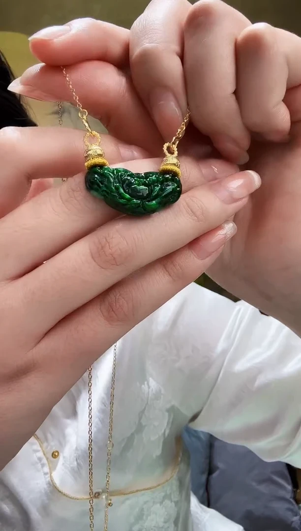 颈饰未镶嵌翡翠吊坠