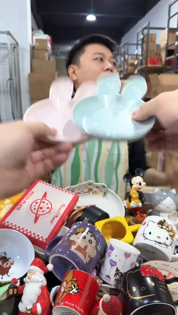 瓷片蓝色加粉色米菲兔小碟子