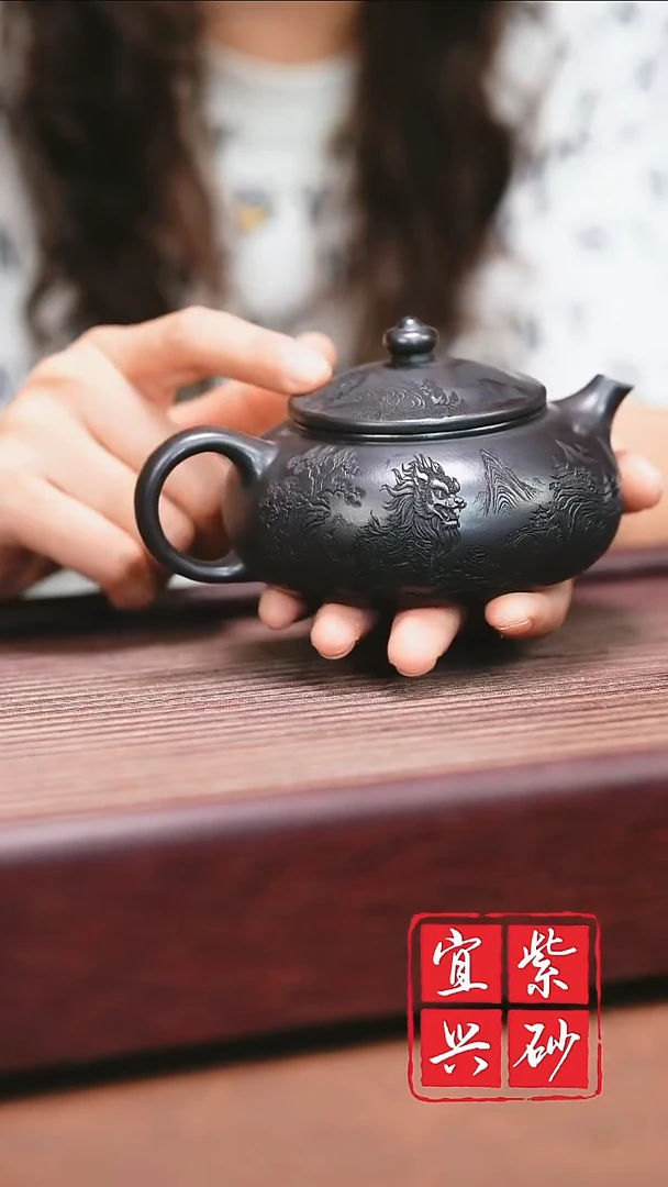 宜兴原矿紫砂吉狮寒江