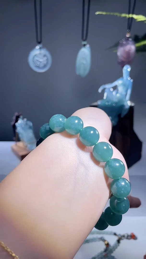 颈饰未镶嵌翡翠手串