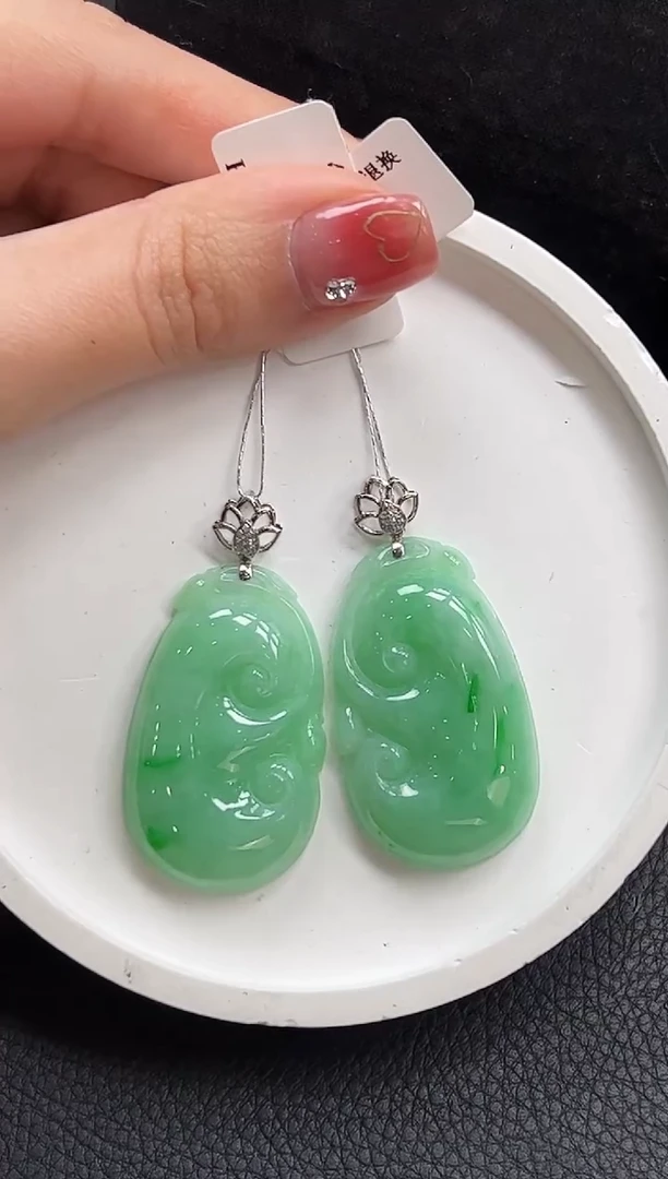 【闪购商品】翡翠颈饰18K金镶嵌如意多样性发1件