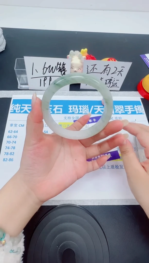 【闪购商品】石英质玉手镯未镶嵌编号：101--61.1圈 天山翠