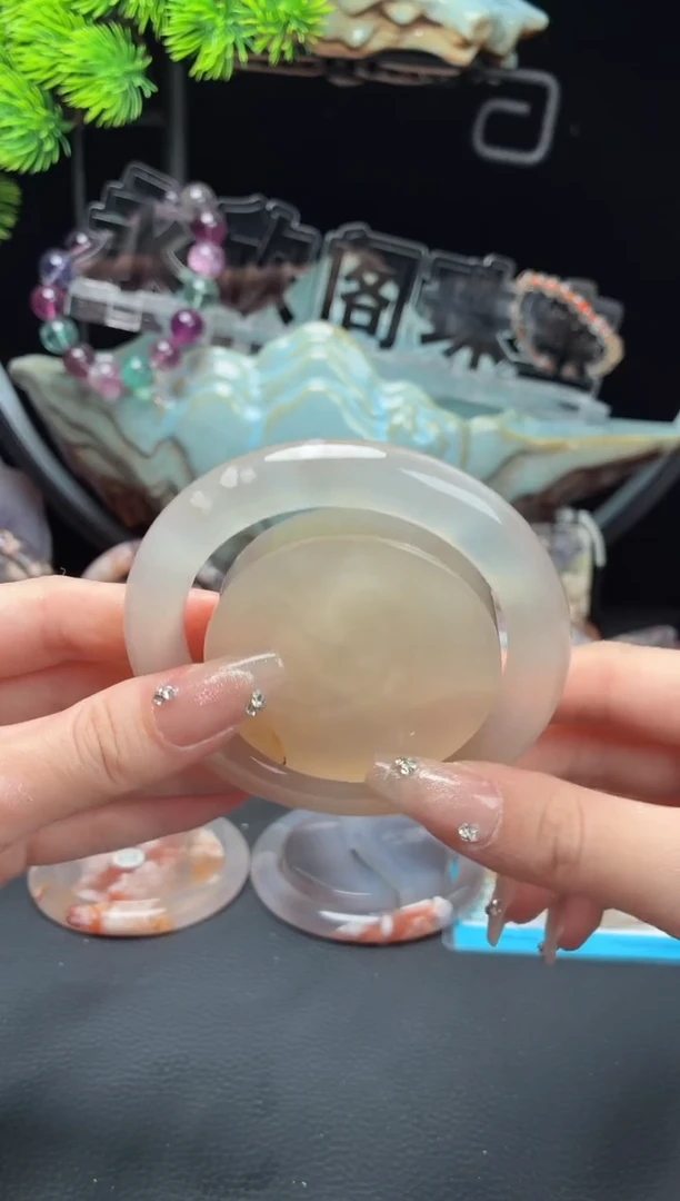 石英质玉手镯（圆镯）未镶嵌58