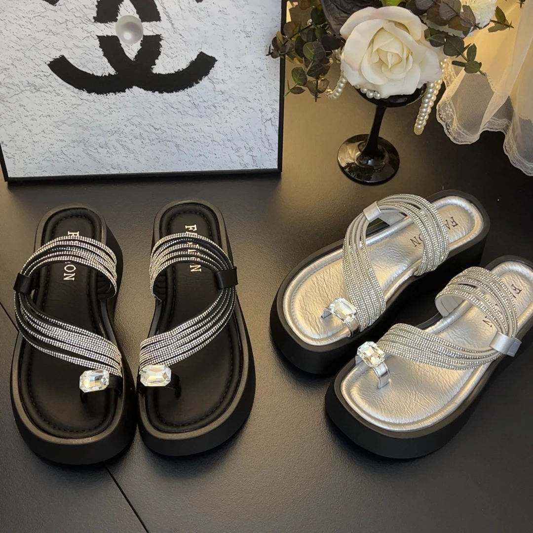2025夏新款水钻套趾高级感厚底一字拖方钻外穿网红百搭女拖鞋